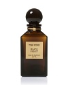 Fresh. Retro. Fruity. Like Oscar Wilde, the british playwright who always wore violet, Tom Ford is an inveterate rulebreaker. By taking a true connoisseur's note, namely the rarely used violet, and juxtaposing it against dark plum, bright citrus and warm woody accents, Tom Ford gives it a modern spin with unexpected depth and dimension.