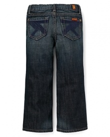 A perfect pair for your little trend-setter: classic denim jeans featuring posh geometric patterns on pockets.