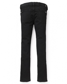 These 7 For All Mankind skinny jeans flaunt an on-trend slim fit silhouette for a lean and fresh autumn look.