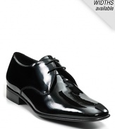 Crafted in fine Italian leather, the Andrea dress shoe is crafted highly polished patent leather, for a striking finish to your look.