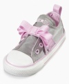 A sweet style with comfy elastic, these Chuck Taylor All Star slip-on sneakers give her style a bounce.