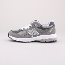 The classic 993 is updated in this latest NB boys' running shoe.  The lightweight & breathable mesh/suede leather upper, ABZORB® cushioning & a solid rubber outsole, ensure this shoe will become an instant classic.  Imported.