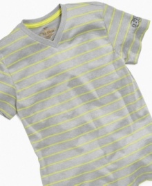 Stay inside the lines. Stripes take a casual tee and turn it into a style statement on this shirt from Epic Threads.