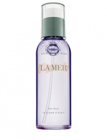 La Mer's exclusive Deconstructed Waters in this refreshing mist help to heal, hydrate, rebalance and revive lethargic skin. Marine and botanical extracts soothe surface irritations and gently relax dry lines to restore skin's appearance. Also recommended for men after shaving. 4.2 oz. 