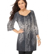 Rhinestones add a dose of glam to this Alfani paisley-printed tunic -- perfect over your favorite leggings or skinny jeans!