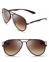 Super light and style-right, these Ray-Ban aviator sunglasses will lighten up your outlook.