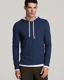 Vince combines a laid-back silhouette with seriously refined cotton for an ultra-relaxed, super-comfortable hooded tee.