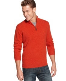 Toss on a layer of sleek polish with the smooth, refined feel of this cashmere quarter-zip sweater from Club Room. (Clearance)