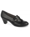 Life Strides' Warson pumps are tailored to perfection with a round toe and button detail at the vamp.