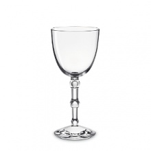 Designed by Mathias, the Clair de Lune collection fuses classic nobility with modern influence. Each element offers uncommon brilliance with round, fluted legs and sparkling shapes for a superior collection of stemware.