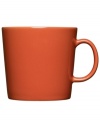 With a minimalist design and unparalleled durability, the large Teema mug makes preparing and serving hot drinks a cinch. Featuring a sleek profile in rich terracotta-colored porcelain by Kaj Franck for Iittala.