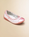 A colorblocked cap toe and glimmering glitter add a dazzling touch to this glam pair of ballerina flats.Slip-onLeather upperLeather liningRubber solePadded insoleImported