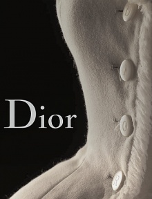 On the occasion of its 60th anniversary, the House of Dior presents a monumental recounting of its history, imparted through its exceptional legacy: 150 of its most beautiful dresses.