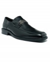 A silvertone metal bit at the vamp on this pair of men's dress shoes is a perfectly polished complement to the sleek lines and smooth leather of these slip-on men's loafers from Kenneth Cole Reaction.