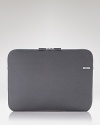 With its tough, form-fitting neoprene construction and faux fur interior, this handsome case fits your 15 laptop like a glove.