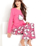 Absolutely warm and totally cute. Hello Kitty's Bundled Up top and pajama pants set feature a fun Hello Kitty logo and comes folded with gift ribbon and tag.