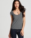 This super-soft James Perse tee is a must-have addition to your rotation of chic basics.