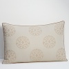 Inspired by the beauty of a floating lotus, this patterned duvet embodies simplicity and modern sophistication.