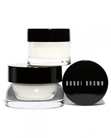 Infused with BB's Enriched Mineral Water Blend, this Bobbi Brown Hydrating Skincare Set helps hydrate, balance and revive skin day and night.Set includes: Hydrating Eye Cream (15ml), Hydrating Face Cream (30ml) and Hydrating Intense Night Cream (30ml). The velvet textures absorb immediately to keep skin soft and glowing while creating the perfect base for flawless makeup application. And with their clean botanical scent, these products smell as good as they feel.