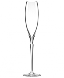 A hand-pulled stem elevates the already-exquisite Bellport flute, complementing every table setting with the quiet brilliance of kate spade new york.