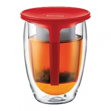 Say goodbye to tea bags and enjoy a perfect cup of tea with this stylish Tea For One set. Just like a Bodum teapot, it allows free-swirling tea leaves to release their full potential, but on a smaller, individual scale! The finely woven plastic filter ensures that leaves and kernels remain within the strainer while brewing, allowing the aroma of the tea to fully evolve without the messy remains of tea leaves escaping into the cup. The multi-functional silicone lid helps to keep the water warm while the tea is brewing and after brewing, use it as a saucer for the tea infuser.