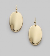 A polished drop of 18K yellow gold is simplicity at its best.18k yellow goldLength, about 1French hooksMade in Italy