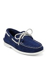 In a supple suede and bright navy hue, these Sperry boat shoes are a luxe update of an American classic.