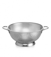 Classic simplicity makes this colander the cornerstone of any working kitchen, boasting an understated stainless steel construction, sturdy handles for effortless use and a foolproof design that has proved efficient year after year.