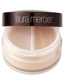 The final to step to setting the flawless face with its superfine and completely sheer powder formula. Ideal for setting other mineral formulas and liquid foundation, the Mineral Finishing Powder helps to prolong the wear of makeup, protect the skin, control sebum production and visually minimizes pores for a fresh look.