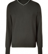 Stylish pullover in fine, pure dark brown cotton - Super-soft, densely woven fabric feels great against the skin - Classic v-neck with contrast trim - Longer ribbed cuffs - Straight, slim cut - A polished, versatile go-to in any wardrobe - Dress up with a button down, trousers and leather lace-ups, or go for a more casual look with a blazer, jeans and trainers