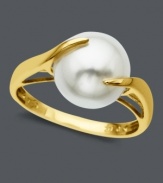 Add beauty and refinement with a single polished pearl. Ring features a unique 14k gold claw setting holding a cultured freshwater pearl (10 mm).