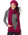 Anything but average. This uniquely knit scarf by Nine West features two pint-sized pockets, perfect for cold fingers.