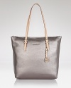 This go-to tote from MICHAEL Michael Kors gets you through your commute with effortless elegance and easy glamour.