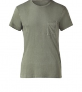 Stylish T-shirt in olive cotton - Wonderfully pleasant and soft - A classic, with a high crew neck, short sleeves and chest pocket - Slim, straight and moderately long - Ingenious summer basic, which is so versatile - Wear either under a sweater, jacket or solo - Styling: fits with jeans, cargo pants, chinos or shorts