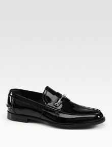 Patent leather moccasin with horsebit detail.Patent leatherSilver hardwareLeather soleMade in Italy