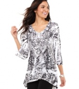 Style&co. gives an essential tunic a luxe makeover: check out the layered print, studs and rhinestone necklace in front!