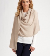 A soft, airy style in luxurious cashmere with a solid border. CashmereAbout 80 X 28Dry cleanImported