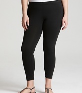 Cut in an on-trend cropped silhouette, these super-soft Splendid leggings offer season-spanning style and comfort.