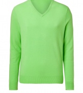 A luxury essential in bright green, Ralph Laurens super soft cashmere pullover counts as a multi-season must - V-neckline, long sleeves, fine ribbed trim - Contemporary slim fit - Wear over shirts or tees with jeans, cords or chinos