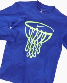 Get in the loop. He can hit the courts with fresh style in this hoop graphic tee from Nike.