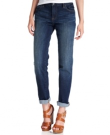 Style so comfy it looks like it belongs to the boys - channel the vibe in these boyfriend jeans by Calvin Klein Jeans.