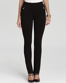 The cornerstone to any urban uniform, these Calvin Klein leggings flaunt sleek zip pockets for downtown edge.