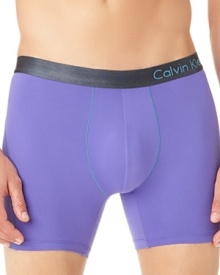 Bold color, super stretch and a slim fit keep these Calvin Klein boxer briefs moving with you in style throughout your day.