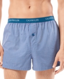 Less bulky than the classic boxer, this woven cotton underwear features a slim fit and soft feel.