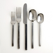 This set includes four each of: dinner fork, dinner spoon, salad fork, teaspoon and dinner knife.