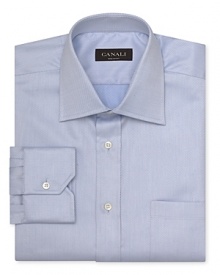 Topped with a traditional point collar, this smart classic fit dress shirt creates a crisp, professional silhouette.