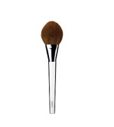 Unique, tapered, natural-bristle brush for flawless, even application of powder foundation. Anti-bacterial. 