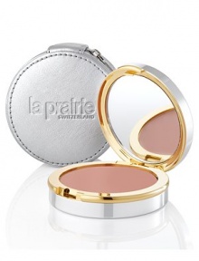 Enhanced with a technology of light refraction and luminosity, Cellular Radiance Cream Blush easily applied by fingertips, has a hint of opalescent shimmer in four beautiful shades that provide long-wearing, non-drying colour. 