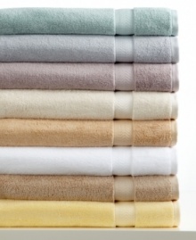 Charm your bath with comfort. This Classic washcloth from Charisma boasts luxurious Egyptian cotton for an ultrasoft hand, offered in a spectrum of  soothing hues.