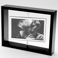 Silver-plate and wood, this stunning rotating picture frame allows you to show 2 photos at a time.